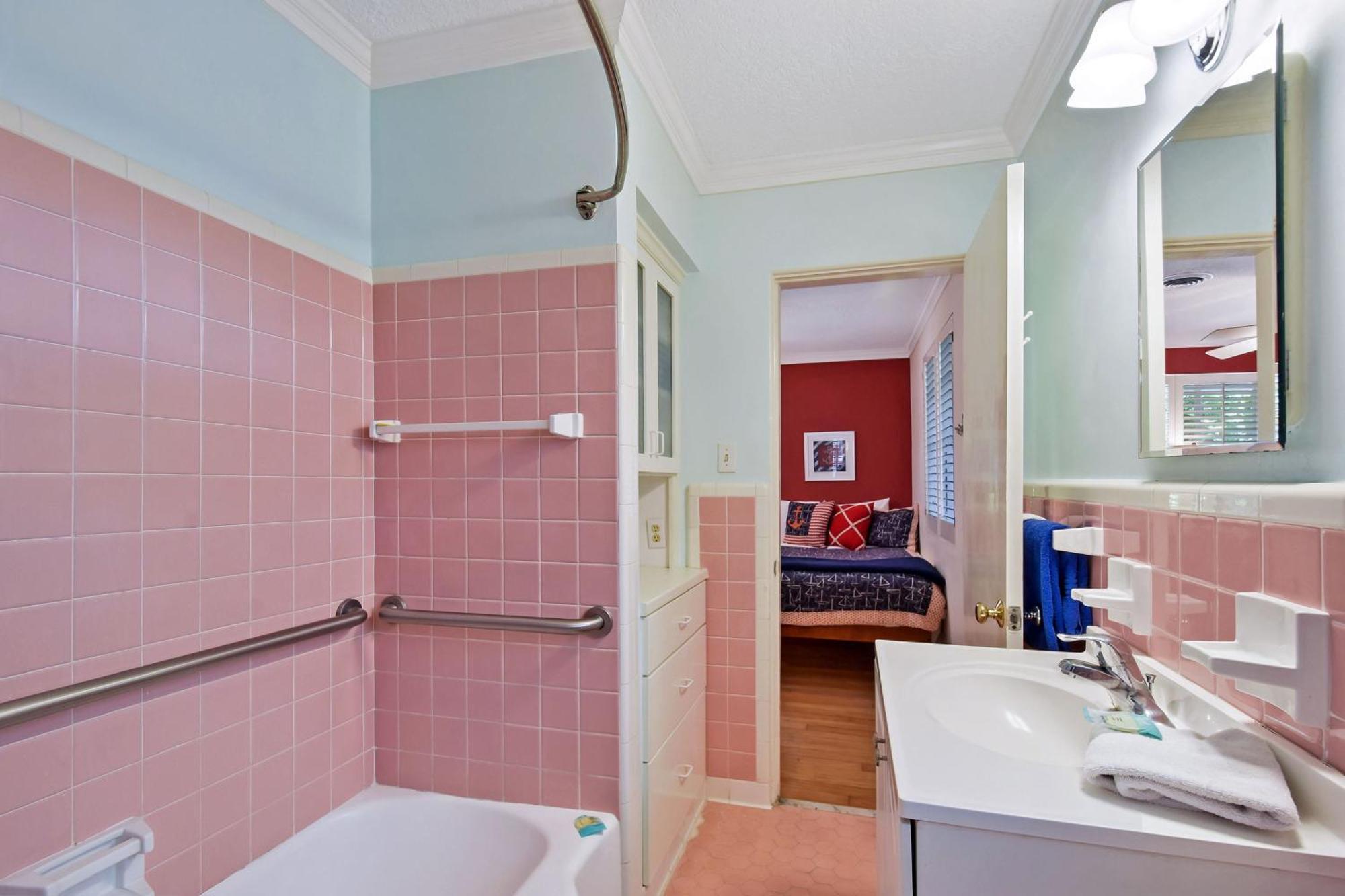 Вилла The Pink House St. Simons Island Экстерьер фото